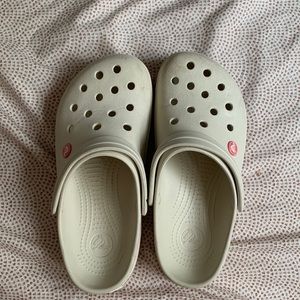 Cream/Pink stripe Crocs. (7M/9W)